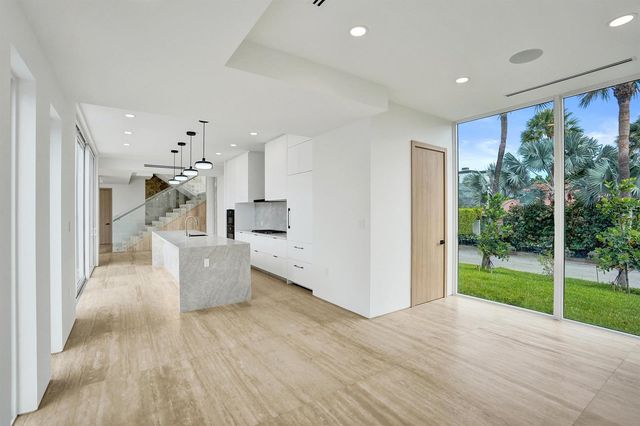 824 W Marbella Lane, Lantana, FL 33462