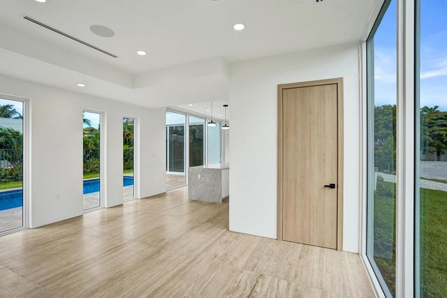 824 W Marbella Lane, Lantana, FL 33462