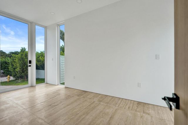 824 W Marbella Lane, Lantana, FL 33462