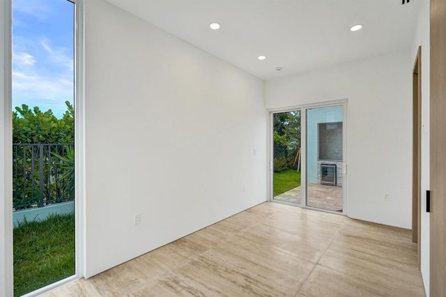 824 W Marbella Lane, Lantana, FL 33462