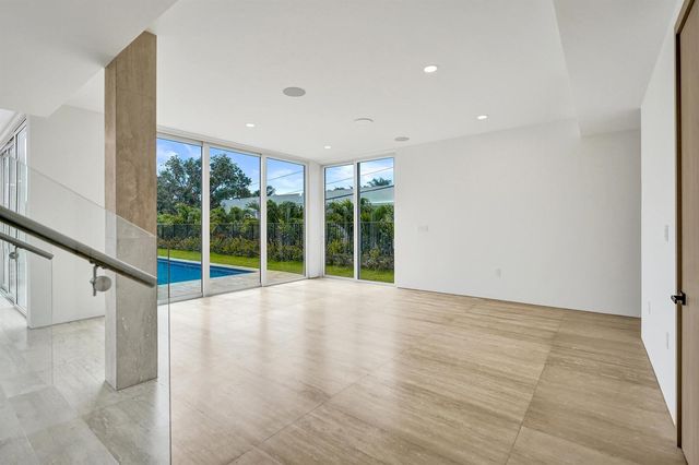 824 W Marbella Lane, Lantana, FL 33462