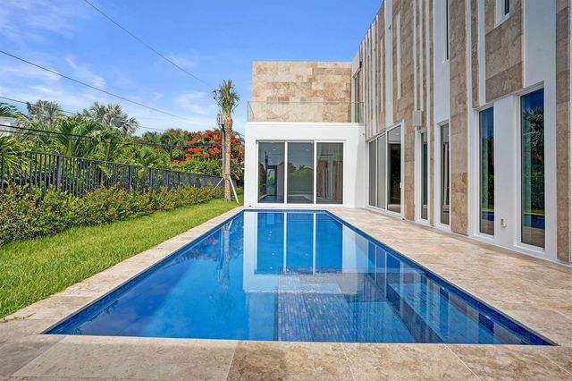 824 W Marbella Lane, Lantana, FL 33462