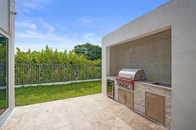 824 W Marbella Lane, Lantana, FL 33462