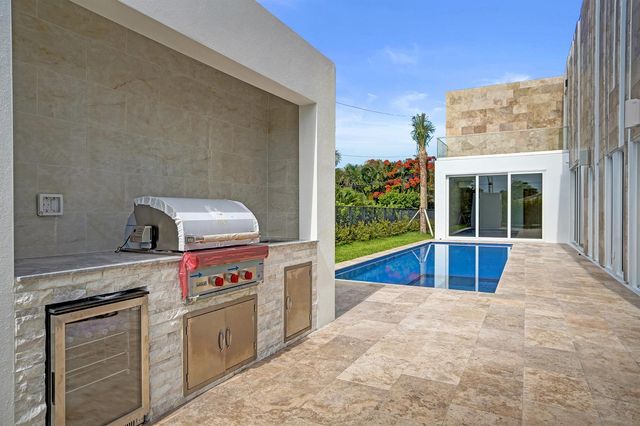 824 W Marbella Lane, Lantana, FL 33462