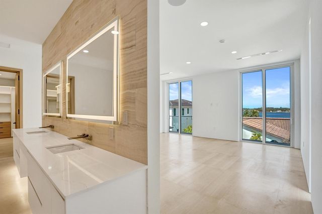 824 W Marbella Lane, Lantana, FL 33462