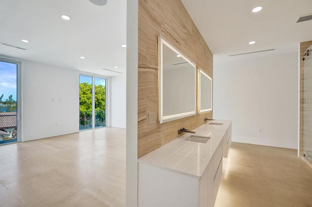 824 W Marbella Lane, Lantana, FL 33462