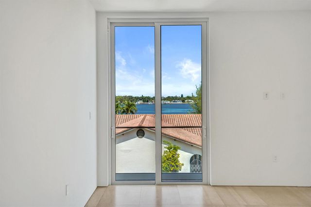 824 W Marbella Lane, Lantana, FL 33462