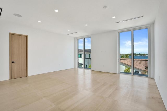 824 W Marbella Lane, Lantana, FL 33462