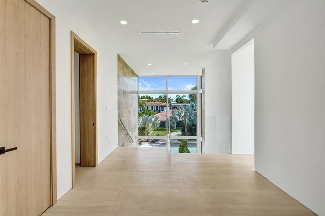 824 W Marbella Lane, Lantana, FL 33462