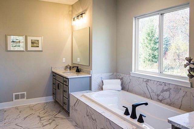 14103 Regatta Bay Drive, Shelby, MI 48315
