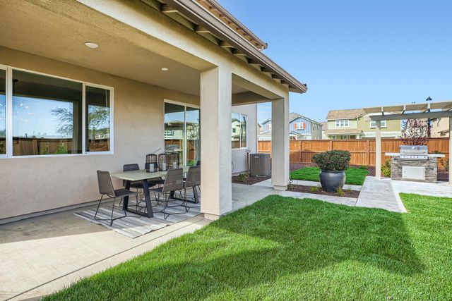 2001 Baker Pl, Woodland, CA 95776