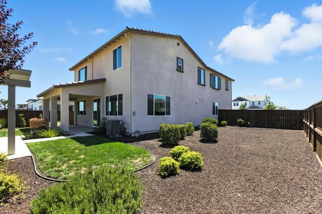 2001 Baker Pl, Woodland, CA 95776