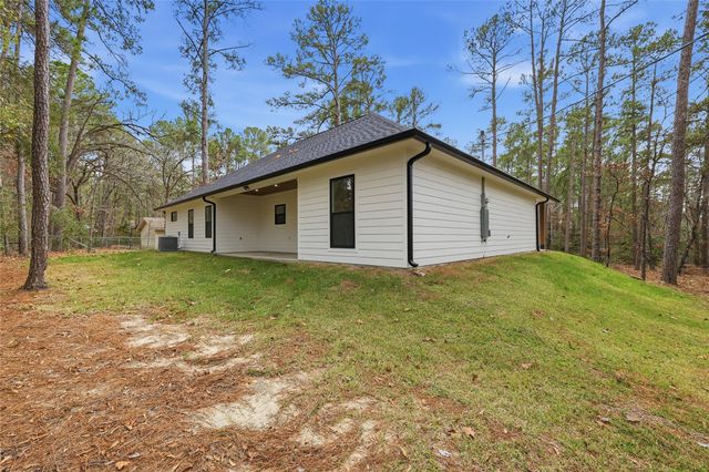 235 Dogwood Road, Brookeland, TX 75931