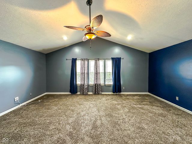 8560 N Springview Drive, Mccordsville, IN 46055