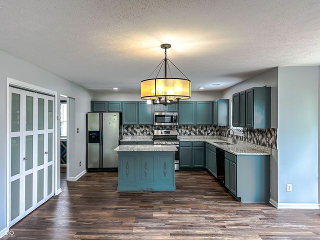 8560 N Springview Drive, Mccordsville, IN 46055