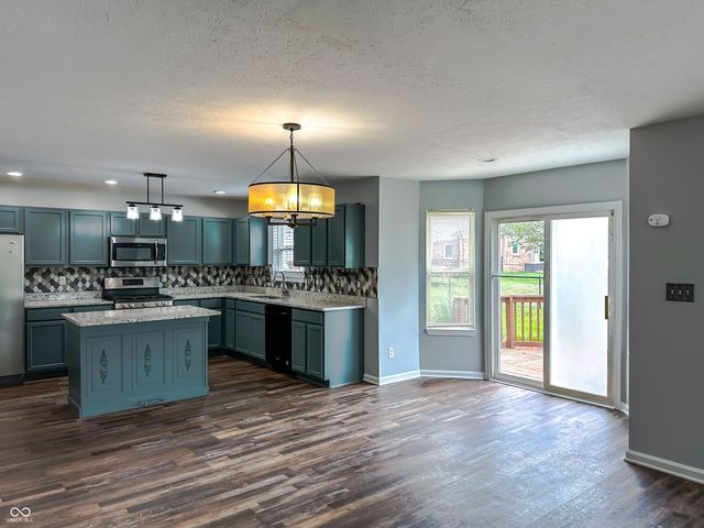 8560 N Springview Drive, Mccordsville, IN 46055