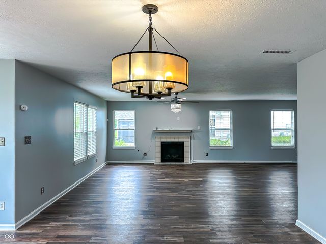 8560 N Springview Drive, Mccordsville, IN 46055