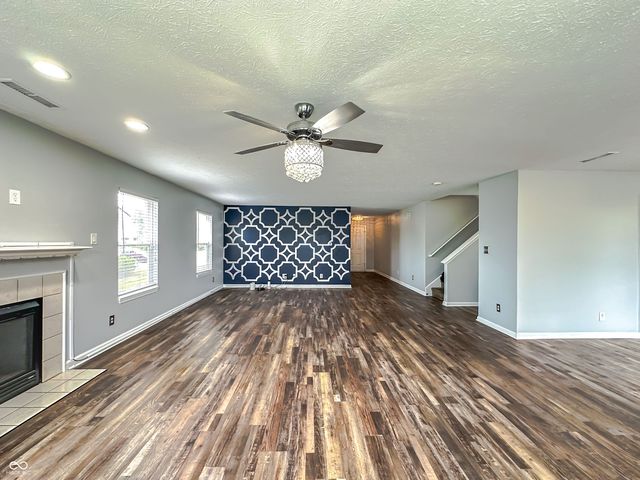 8560 N Springview Drive, Mccordsville, IN 46055