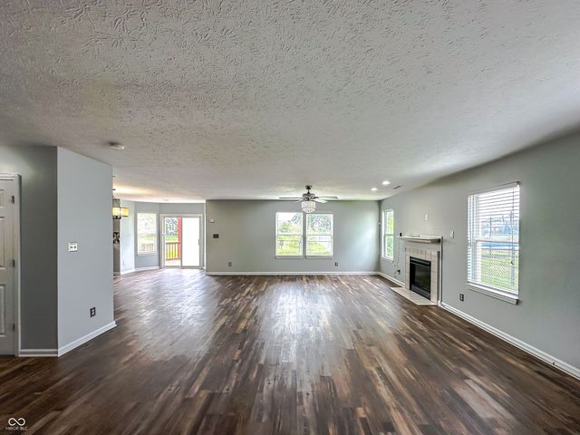 8560 N Springview Drive, Mccordsville, IN 46055