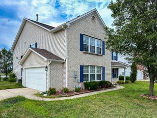 8560 N Springview Drive, Mccordsville, IN 46055