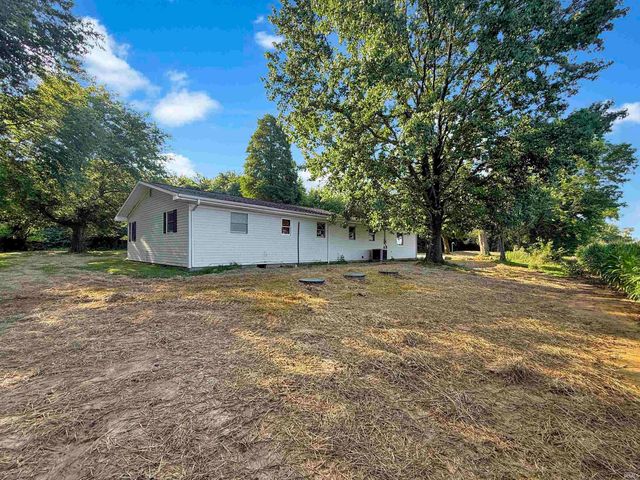 422 N Plank Road, Boonville, IN 47601