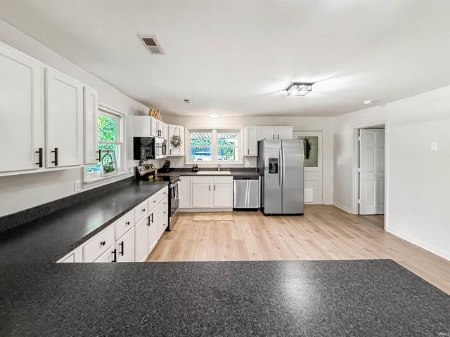 422 N Plank Road, Boonville, IN 47601