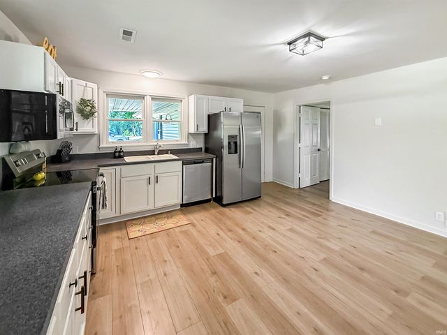 422 N Plank Road, Boonville, IN 47601
