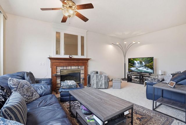 953 Lake Ridge Bay, Woodbury, MN 55129