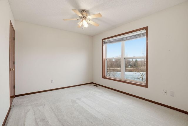 953 Lake Ridge Bay, Woodbury, MN 55129