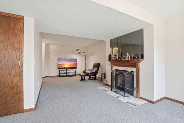 953 Lake Ridge Bay, Woodbury, MN 55129