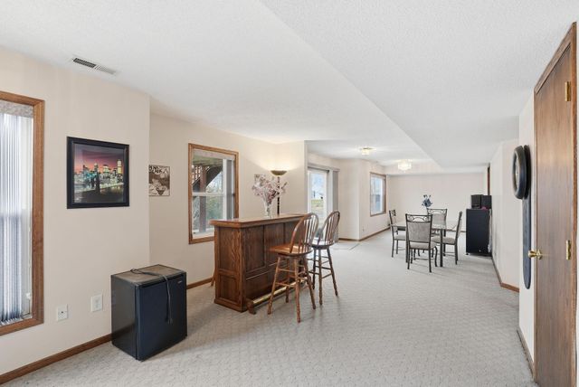 953 Lake Ridge Bay, Woodbury, MN 55129