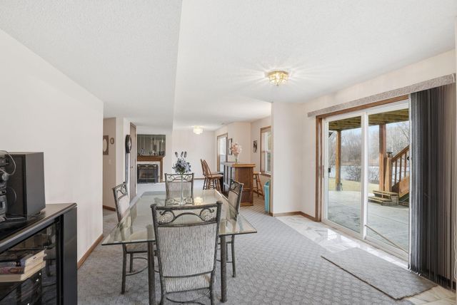 953 Lake Ridge Bay, Woodbury, MN 55129