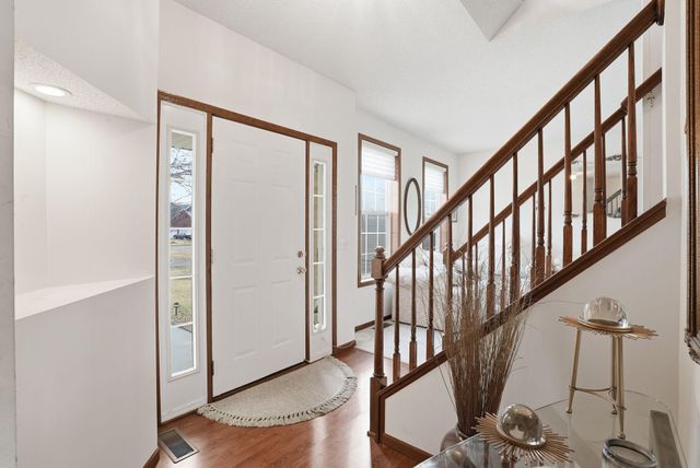 953 Lake Ridge Bay, Woodbury, MN 55129