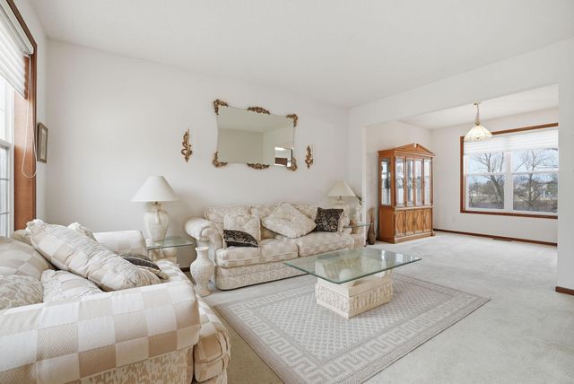 953 Lake Ridge Bay, Woodbury, MN 55129