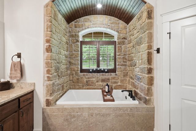 2304 Winchester Court, Tolar, TX 76476