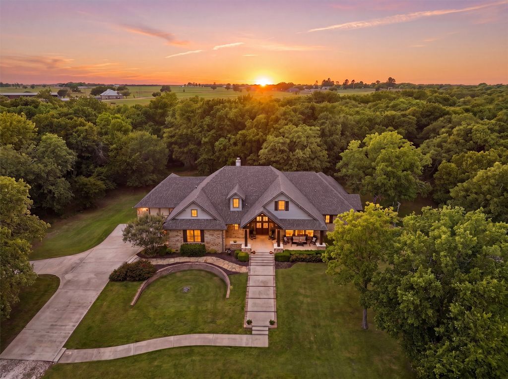 2304 Winchester Court, Tolar, TX 76476