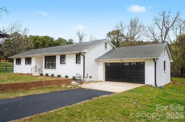 2178 Tryon Courthouse Road, Bessemer City, NC 28016