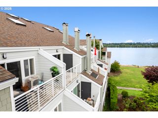 275 N HAYDEN BAY Dr, Portland, OR 97217
