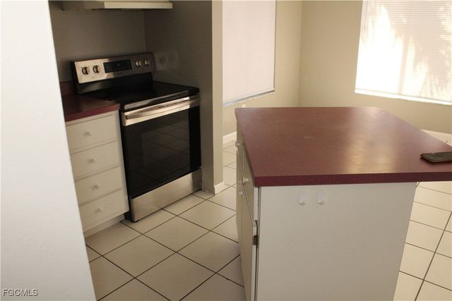 1811 SE 15th PL 1, Cape Coral, FL 33990