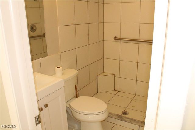 1811 SE 15th PL 1, Cape Coral, FL 33990