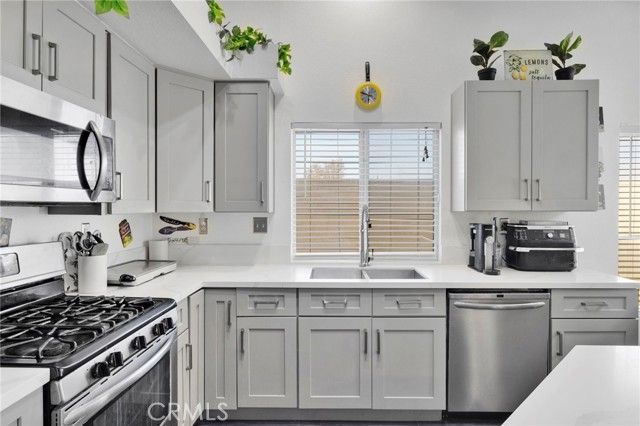 12889 Gifford, Victorville, CA 92392