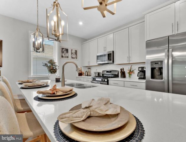 12329 GEMSTONE DR, Hagerstown, MD 21740