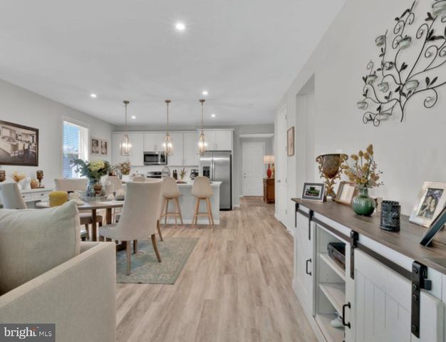 12329 GEMSTONE DR, Hagerstown, MD 21740