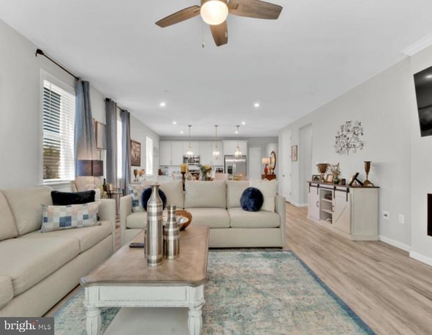 12329 GEMSTONE DR, Hagerstown, MD 21740