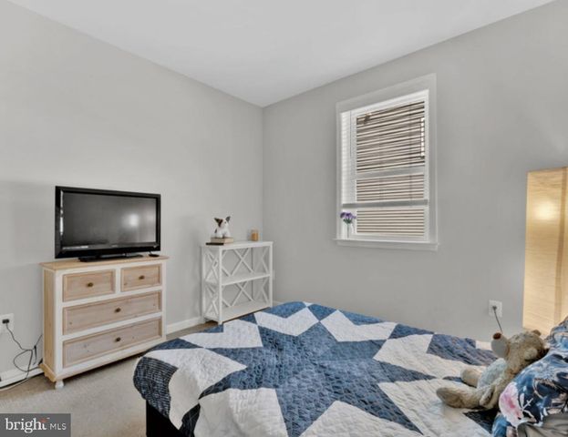 12329 GEMSTONE DR, Hagerstown, MD 21740