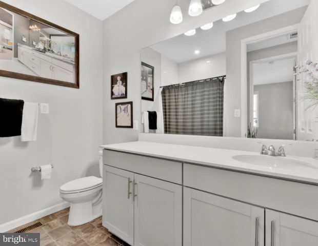 12329 GEMSTONE DR, Hagerstown, MD 21740