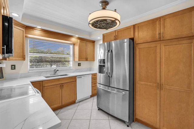 9301 Sunrise Lakes Boulevard 207, Sunrise, FL 33322