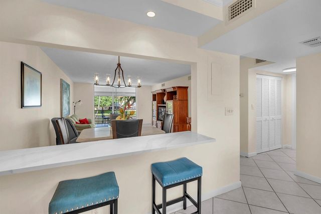 9301 Sunrise Lakes Boulevard 207, Sunrise, FL 33322