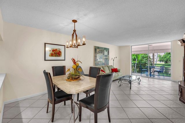 9301 Sunrise Lakes Boulevard 207, Sunrise, FL 33322