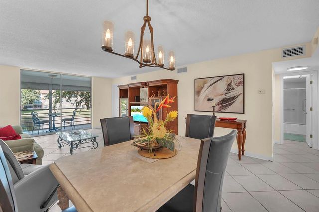9301 Sunrise Lakes Boulevard 207, Sunrise, FL 33322